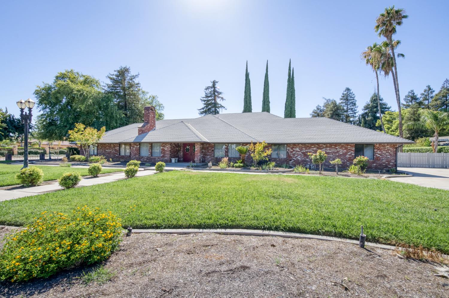 541 N De Wolf Ave, Fresno, CA 93737