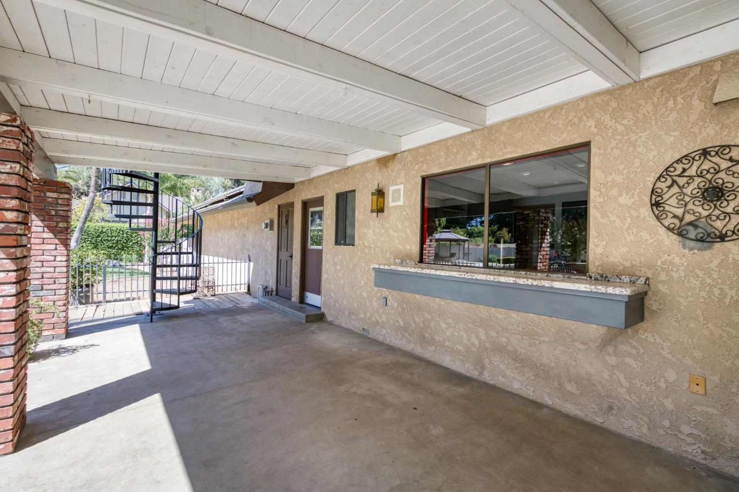 541 N De Wolf Ave, Fresno, CA 93737