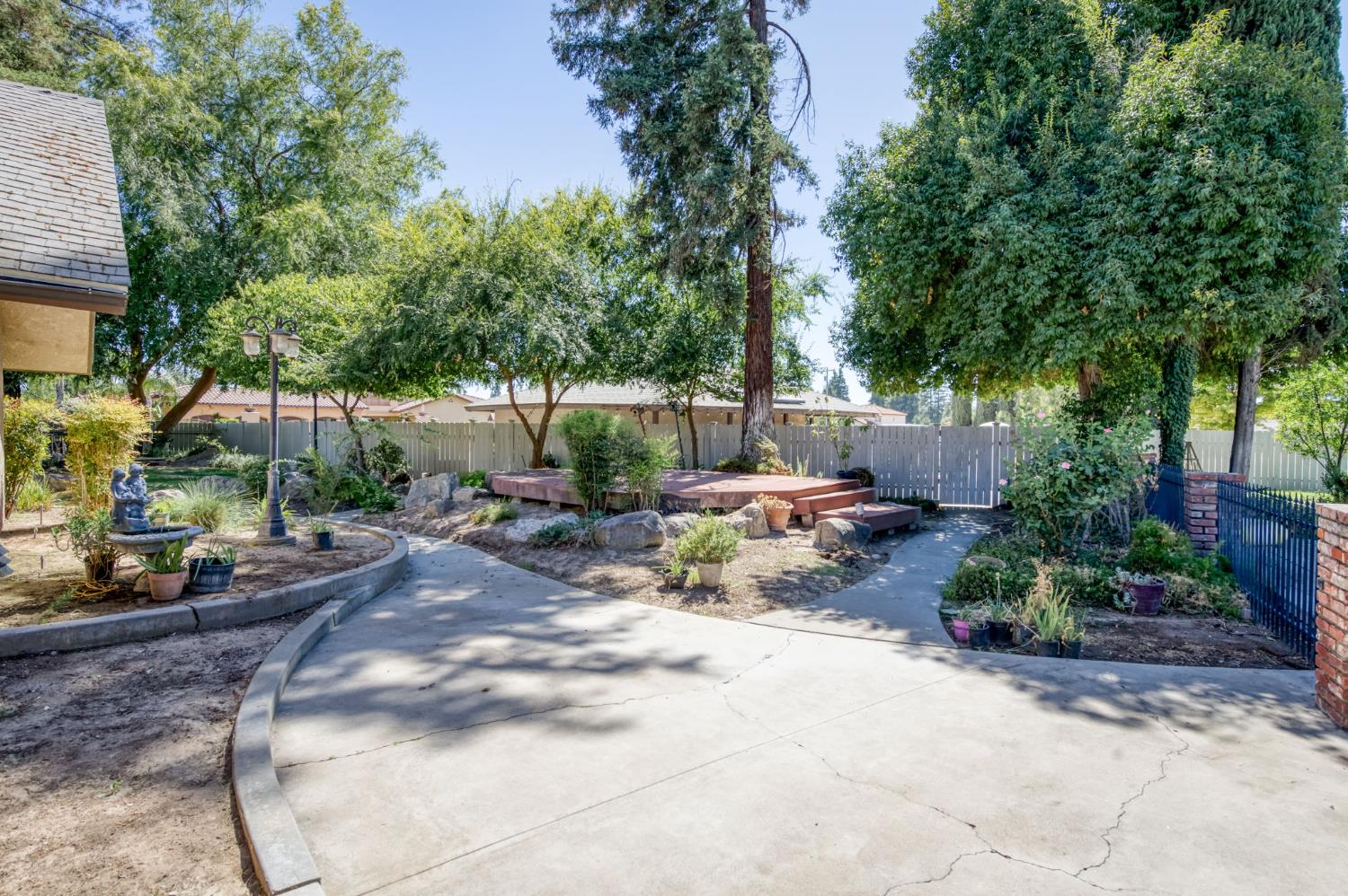 541 N De Wolf Ave, Fresno, CA 93737