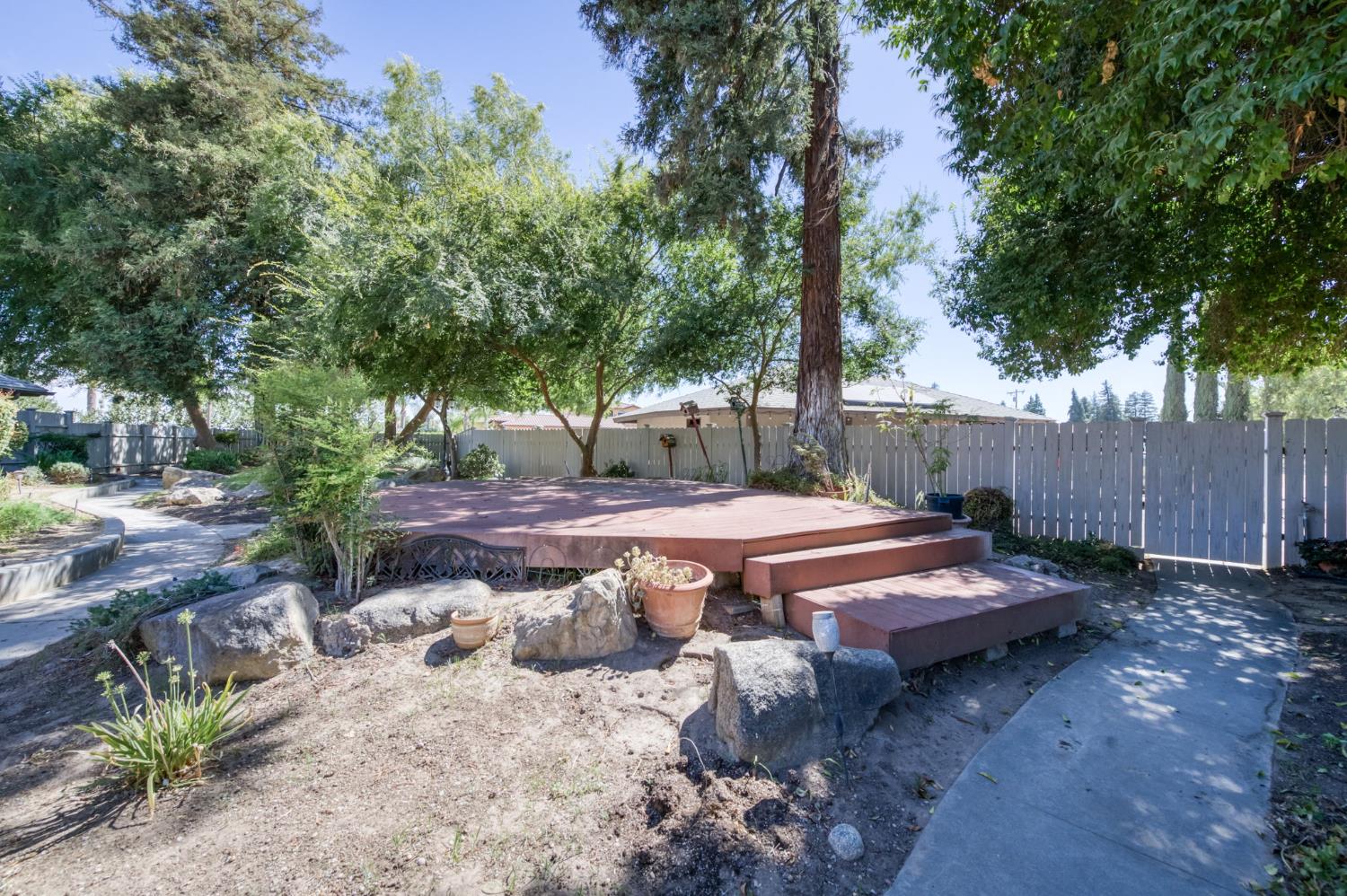 541 N De Wolf Ave, Fresno, CA 93737