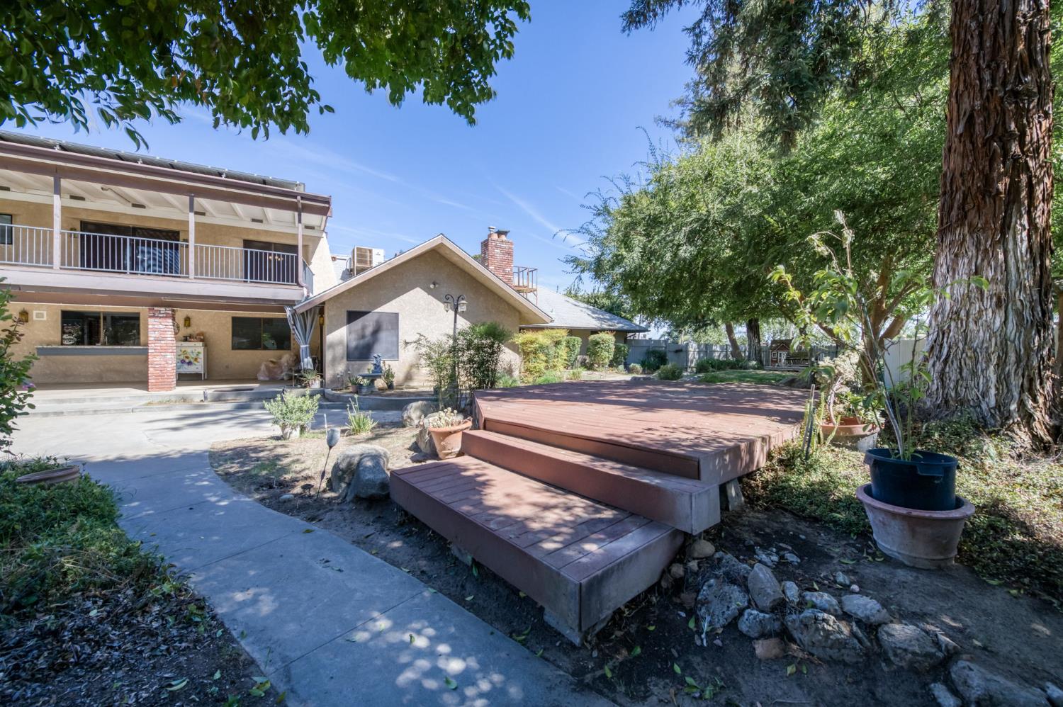541 N De Wolf Ave, Fresno, CA 93737