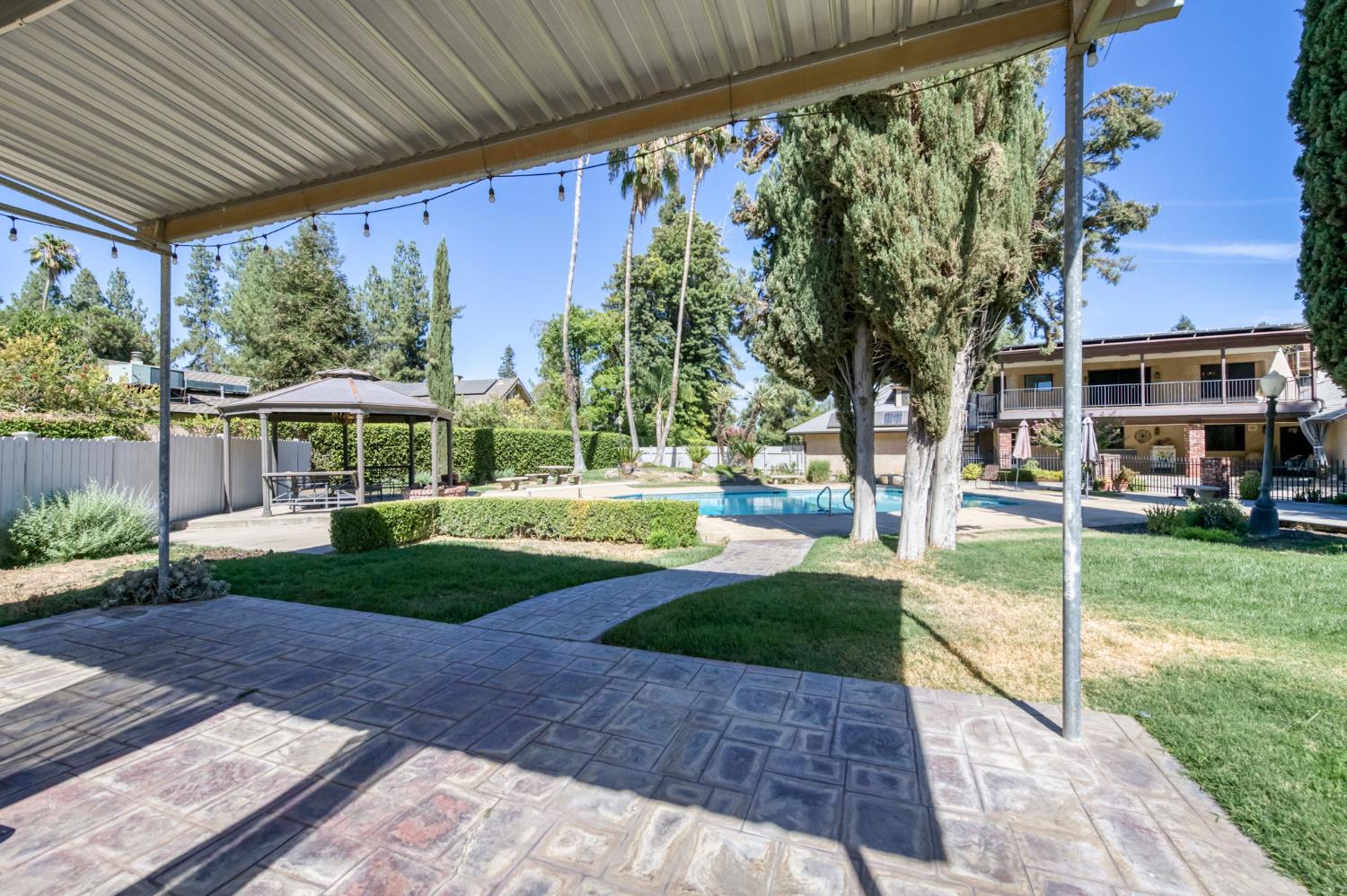541 N De Wolf Ave, Fresno, CA 93737