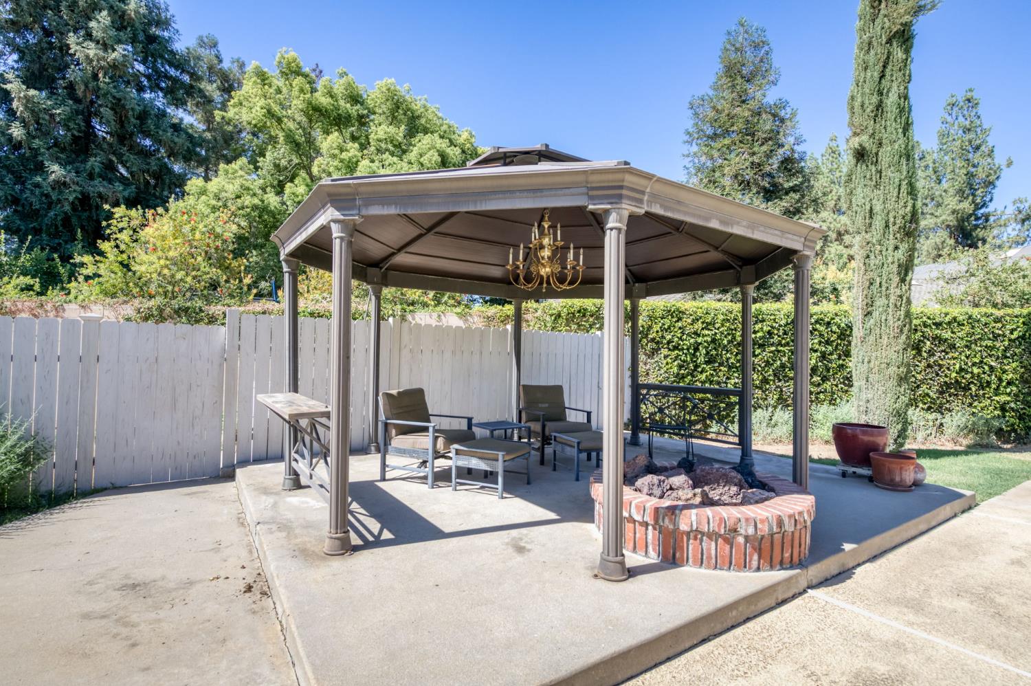 541 N De Wolf Ave, Fresno, CA 93737