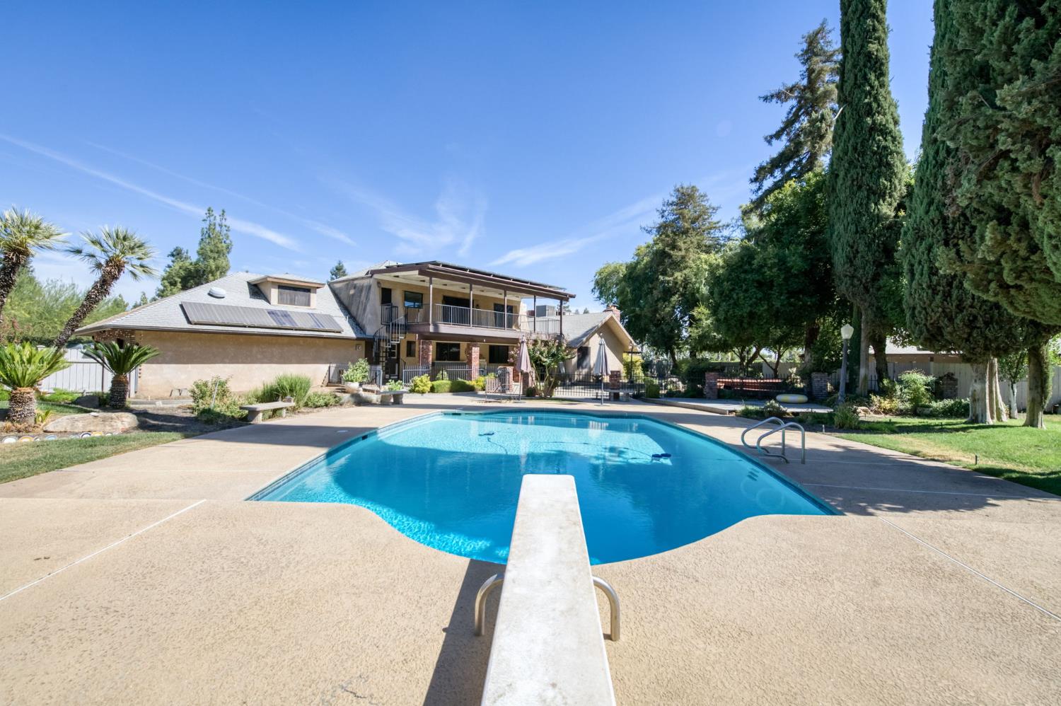 541 N De Wolf Ave, Fresno, CA 93737