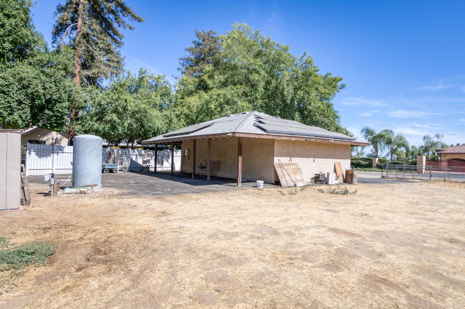 541 N De Wolf Ave, Fresno, CA 93737