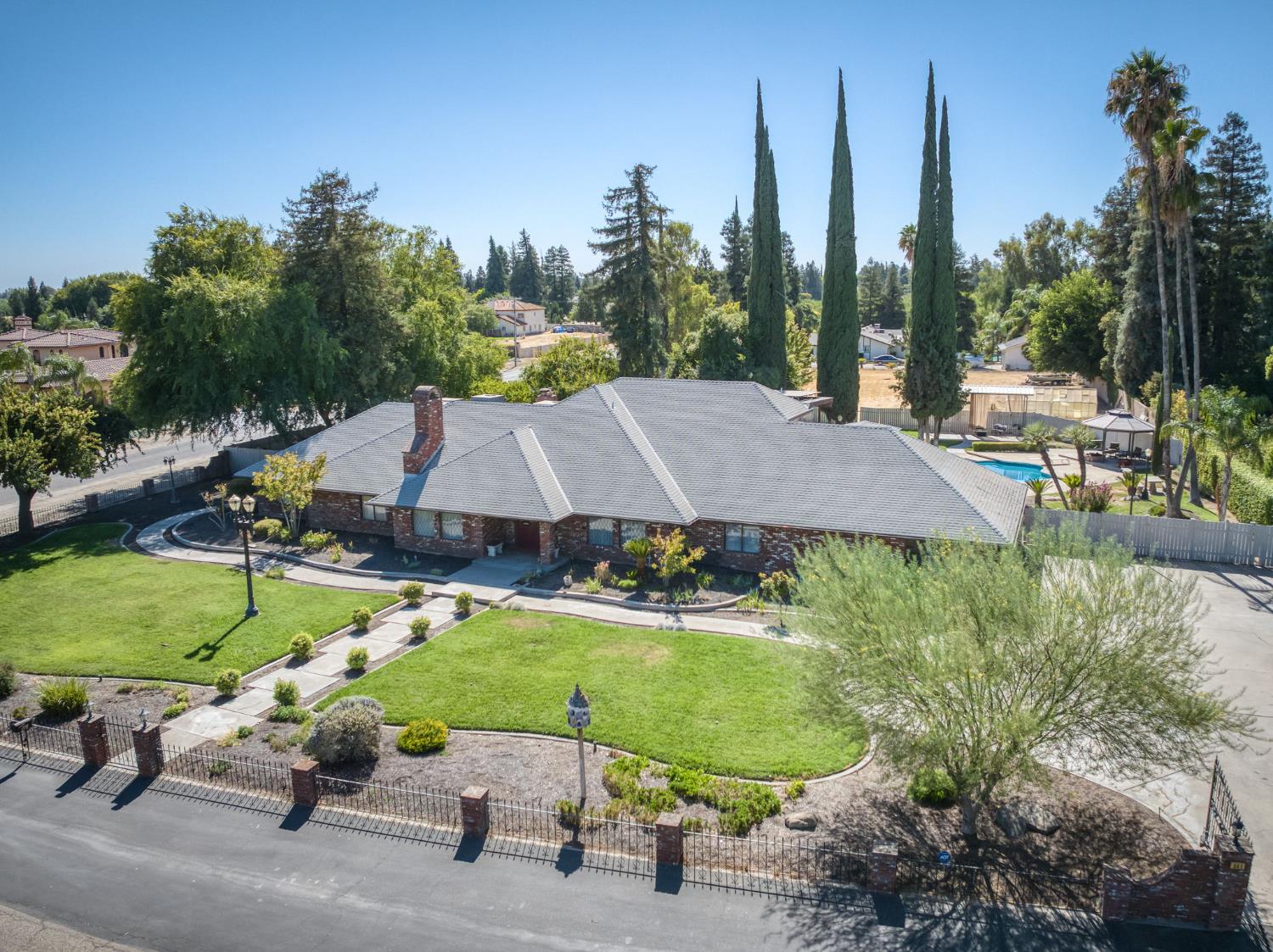 541 N De Wolf Ave, Fresno, CA 93737