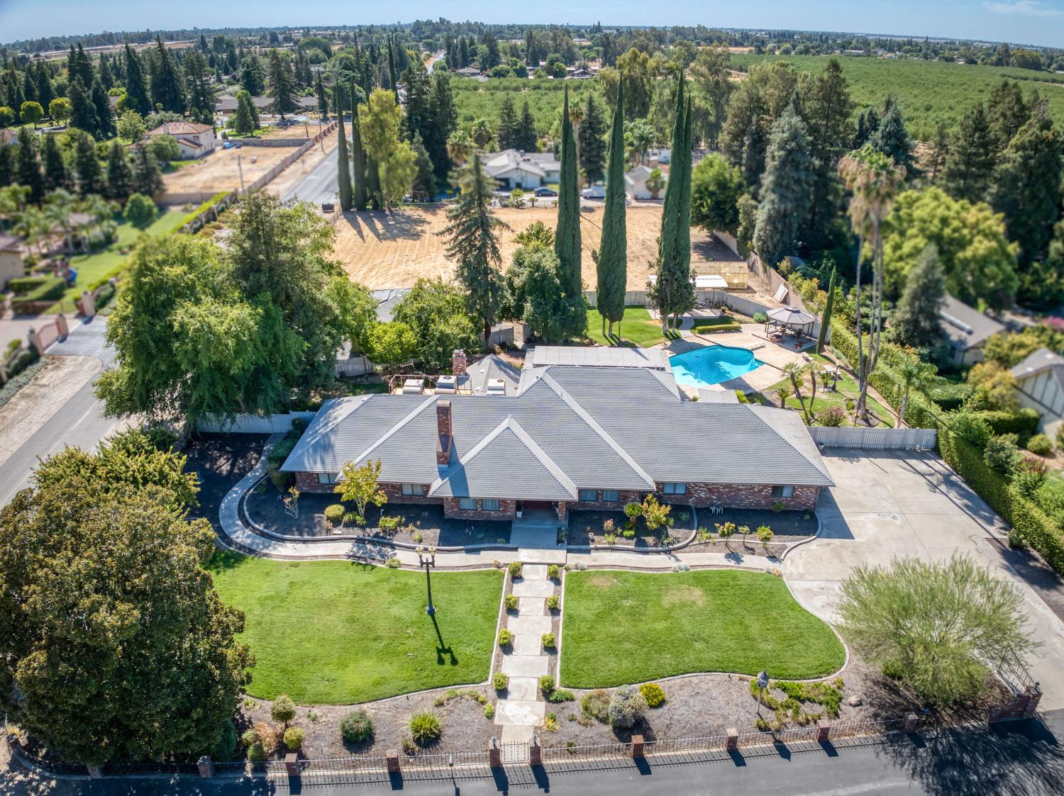 541 N De Wolf Ave, Fresno, CA 93737