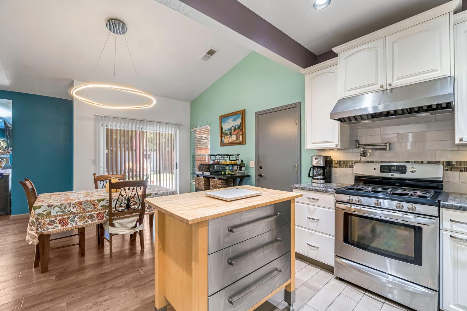 1687 Bedford Ave, Clovis, CA 93611