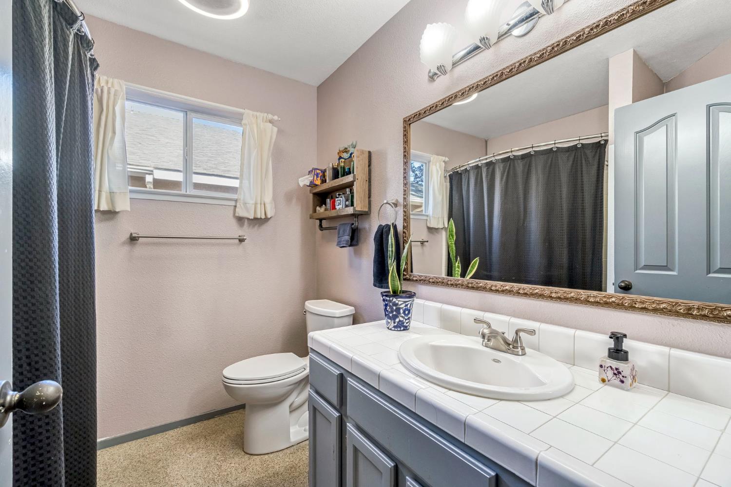 1687 Bedford Ave, Clovis, CA 93611