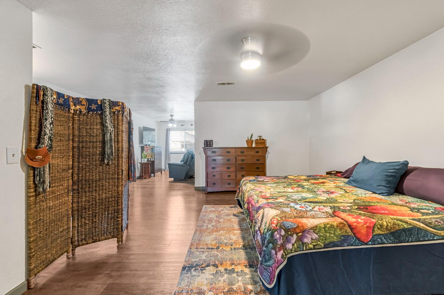 1687 Bedford Ave, Clovis, CA 93611