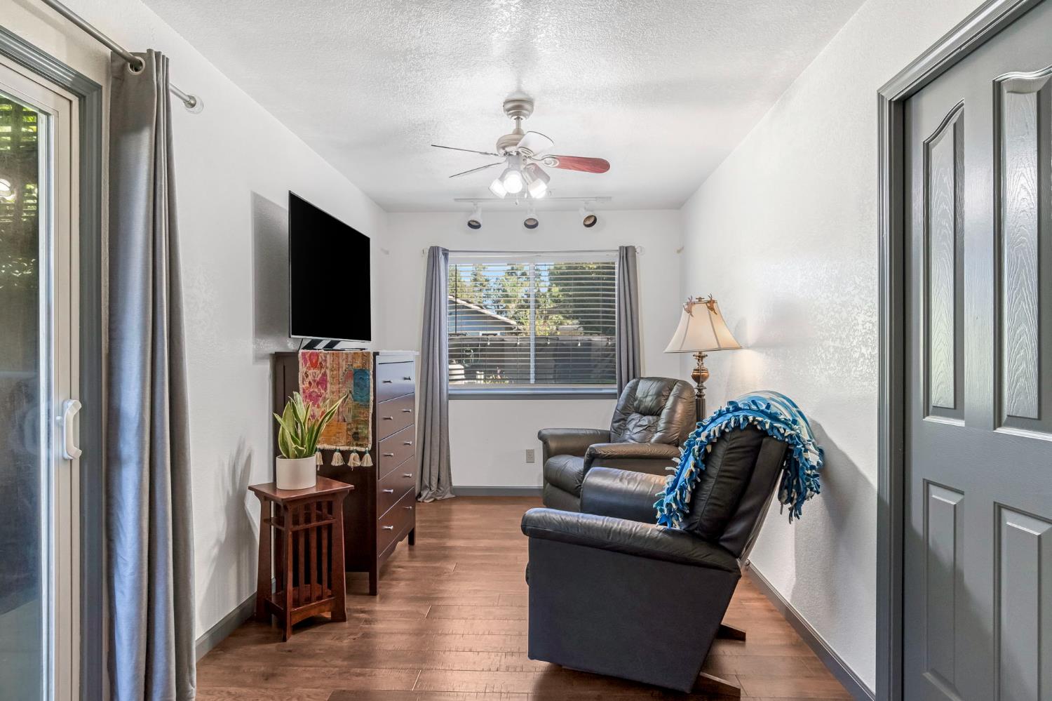 1687 Bedford Ave, Clovis, CA 93611