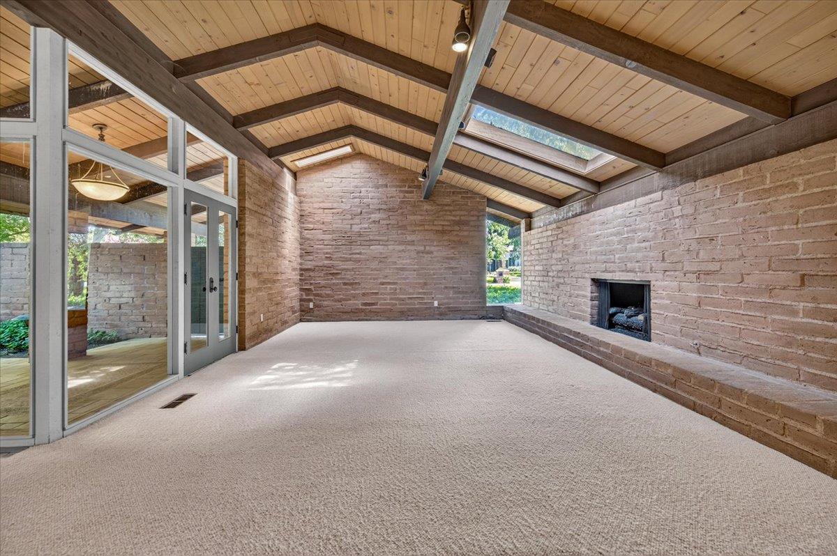 6687 N Woodson Ave, Fresno, CA 93711