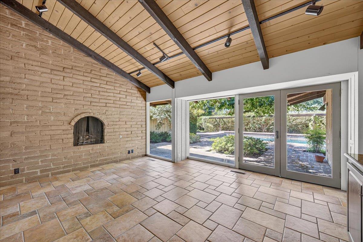 6687 N Woodson Ave, Fresno, CA 93711