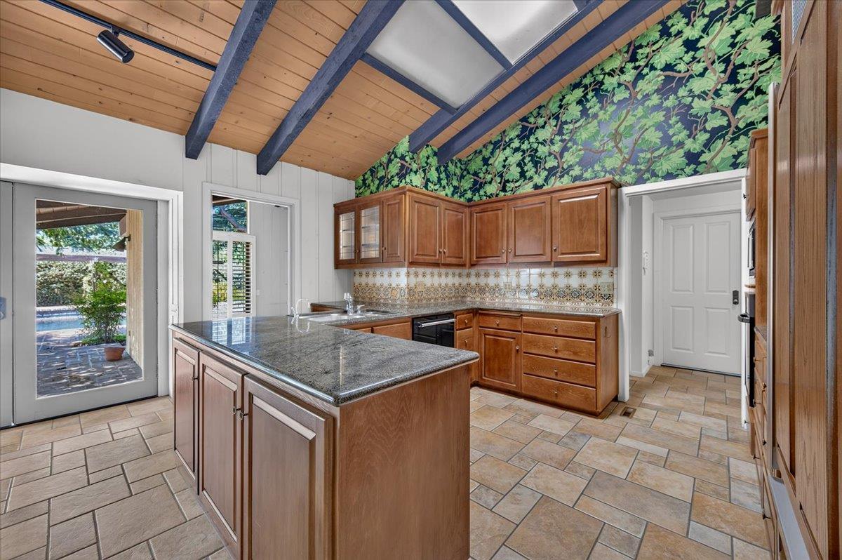 6687 N Woodson Ave, Fresno, CA 93711