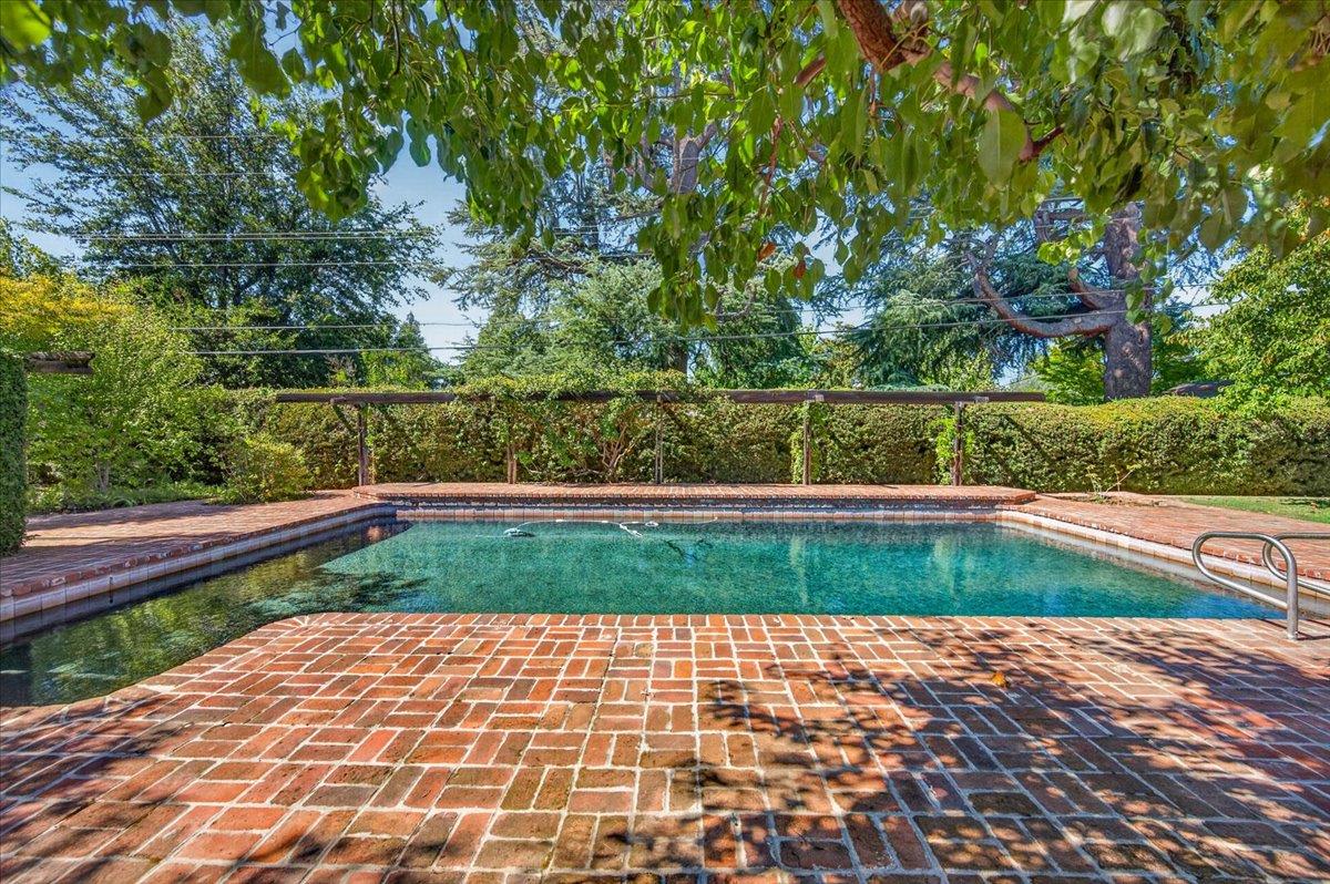 6687 N Woodson Ave, Fresno, CA 93711
