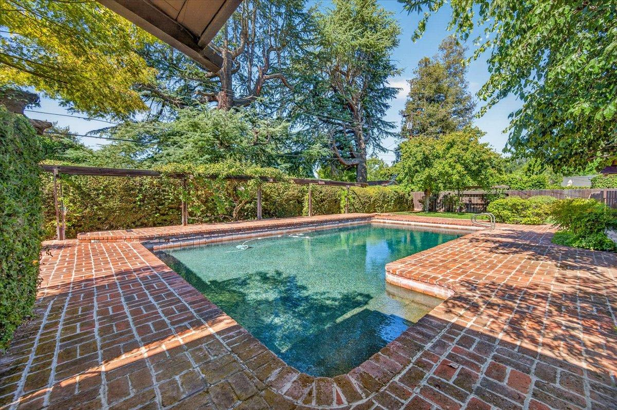 6687 N Woodson Ave, Fresno, CA 93711