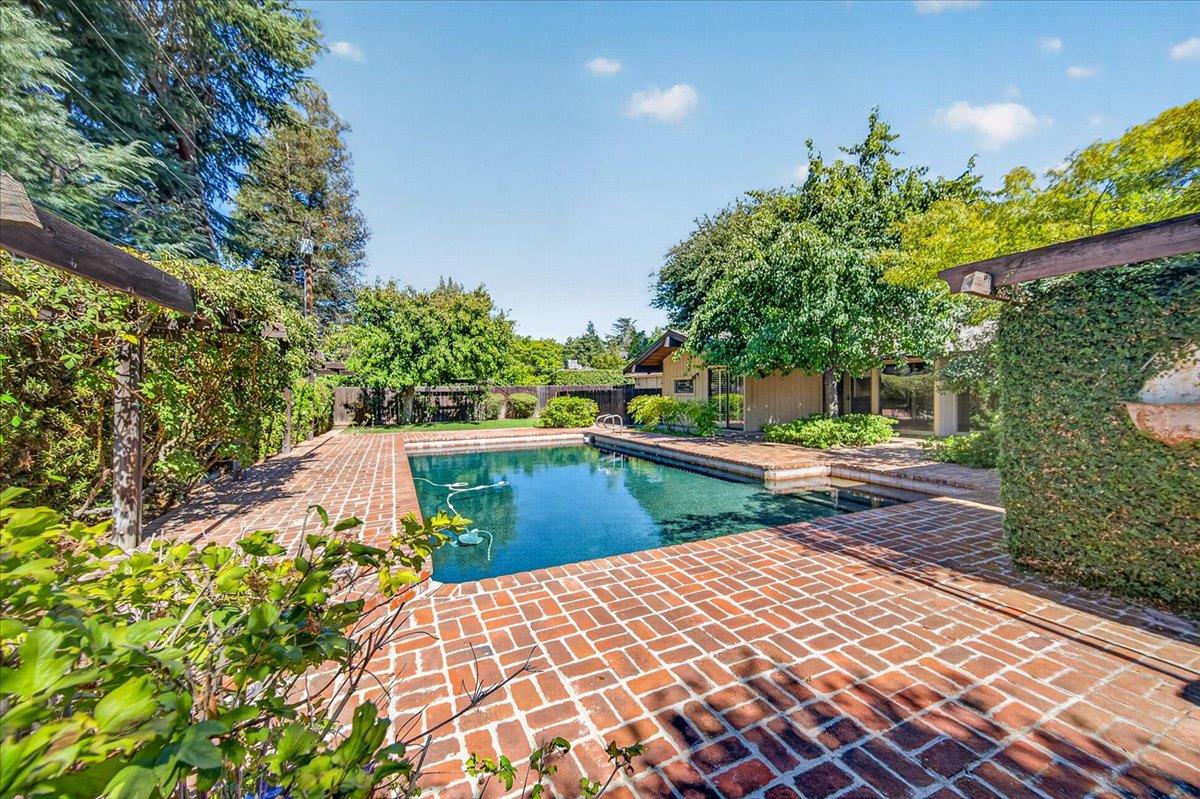 6687 N Woodson Ave, Fresno, CA 93711
