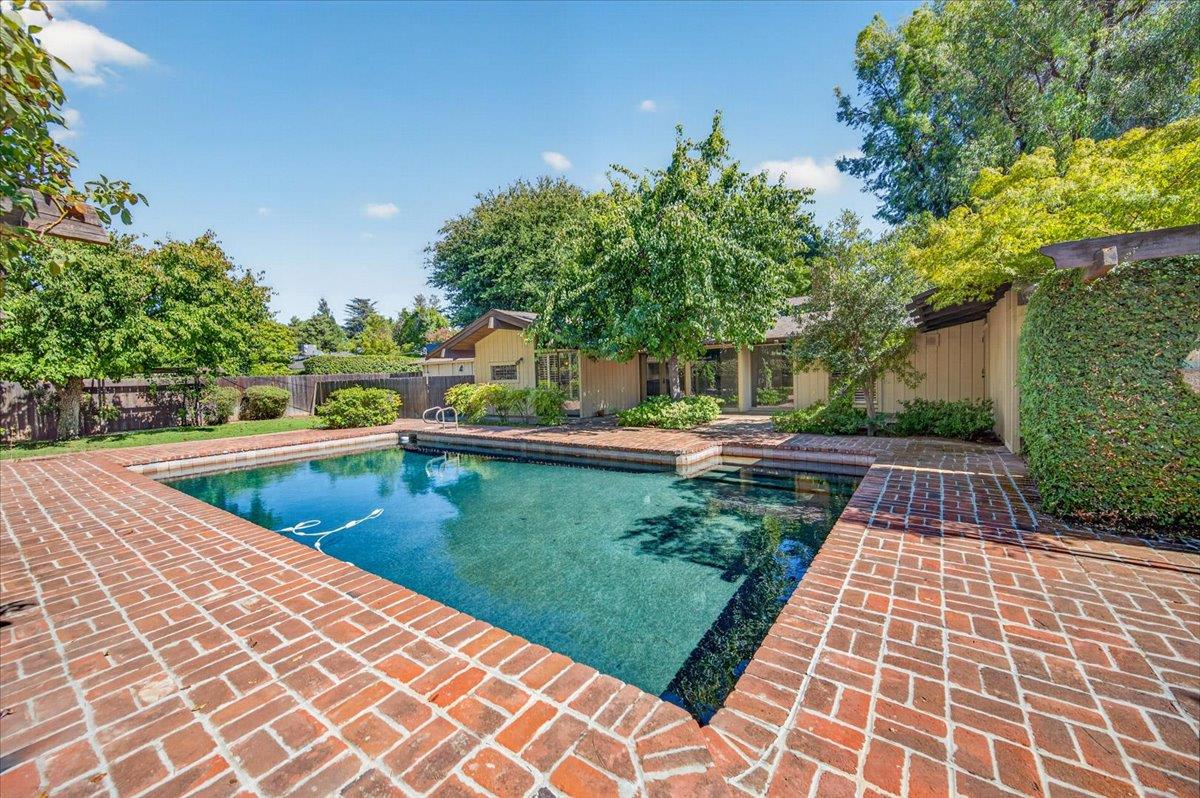 6687 N Woodson Ave, Fresno, CA 93711
