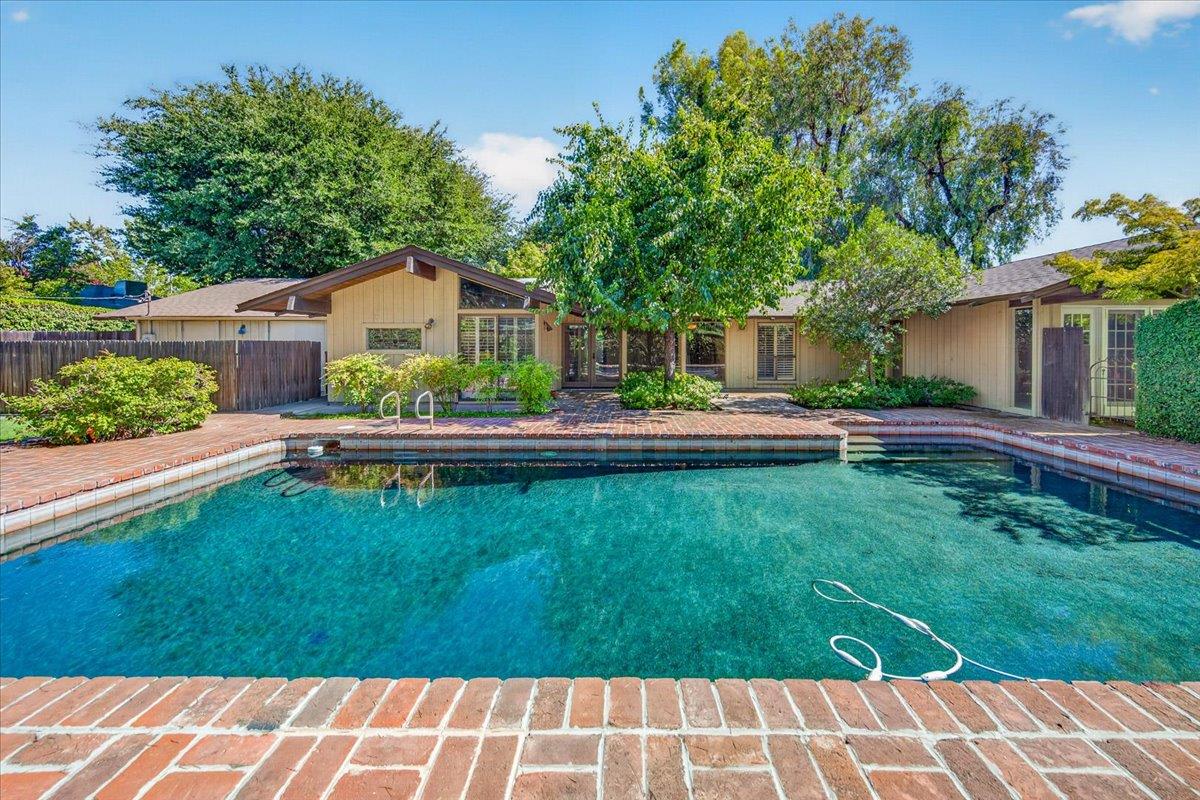 6687 N Woodson Ave, Fresno, CA 93711