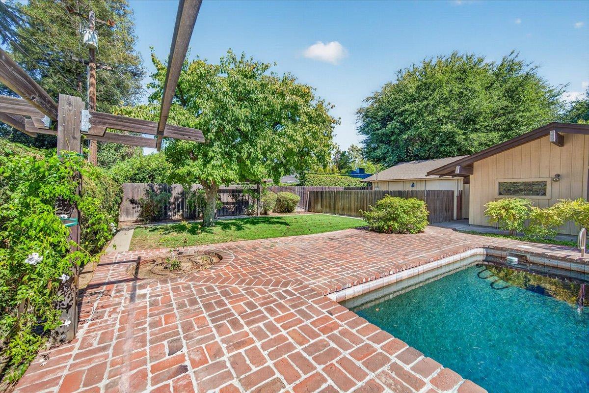 6687 N Woodson Ave, Fresno, CA 93711