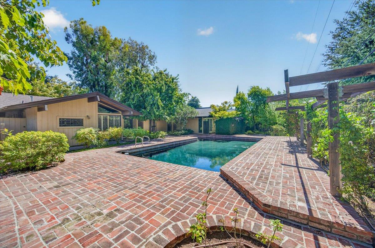 6687 N Woodson Ave, Fresno, CA 93711
