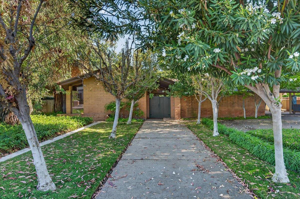 6687 N Woodson Ave, Fresno, CA 93711