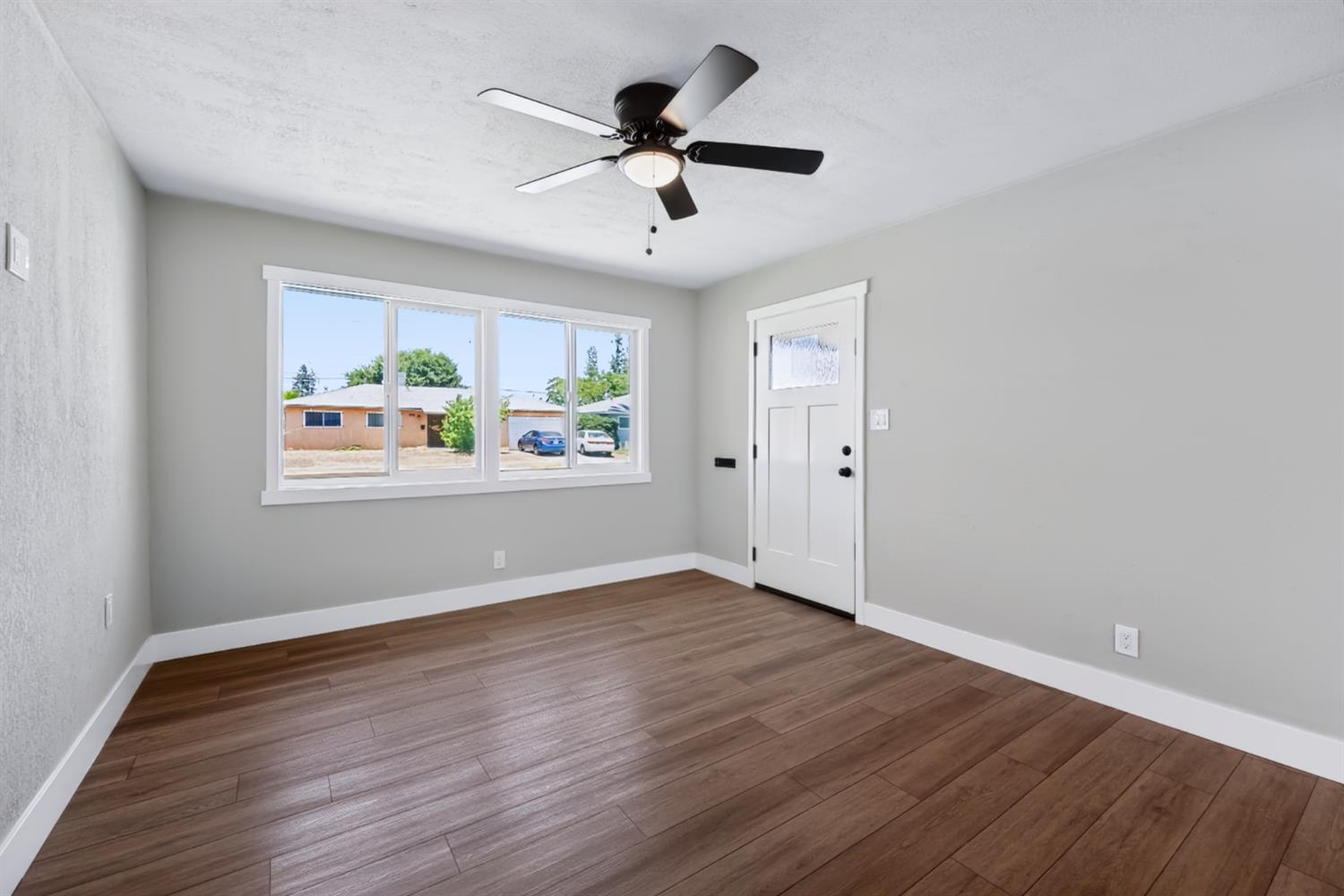 4910 E Carmen Ave, Fresno, CA 93727