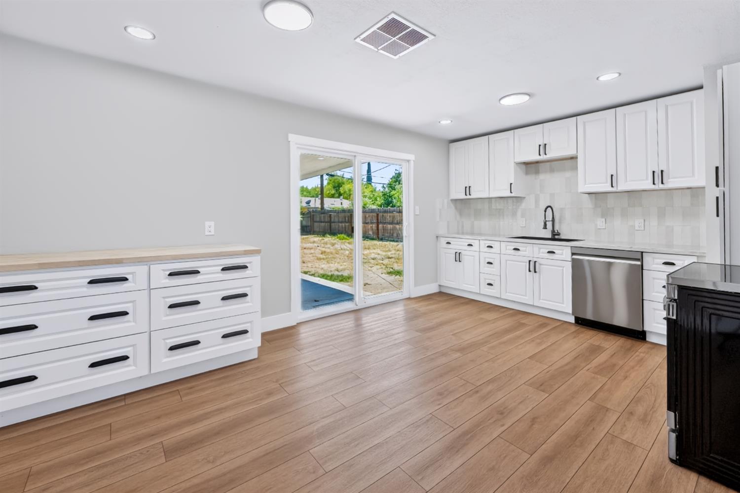 4910 E Carmen Ave, Fresno, CA 93727