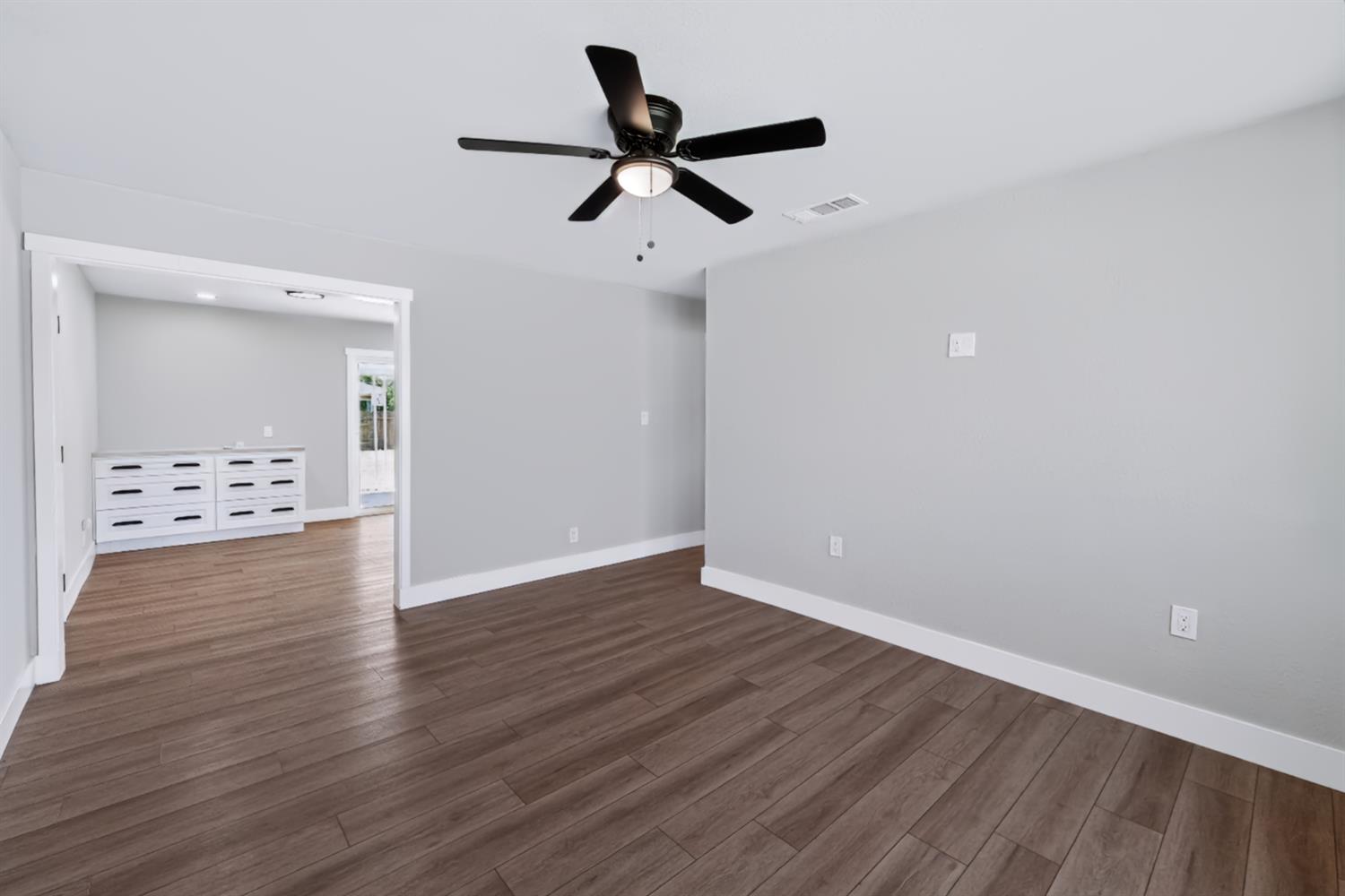 4910 E Carmen Ave, Fresno, CA 93727