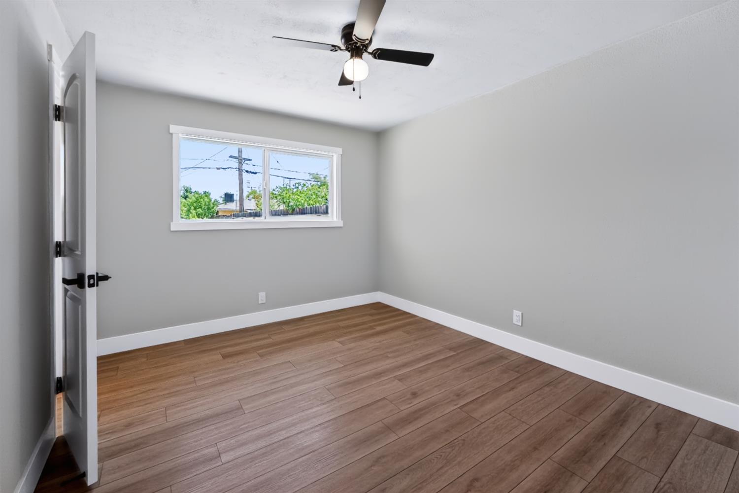 4910 E Carmen Ave, Fresno, CA 93727