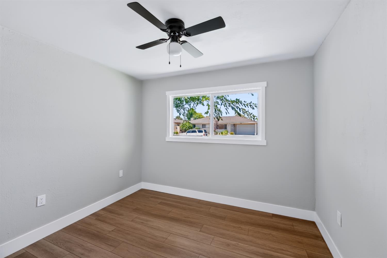 4910 E Carmen Ave, Fresno, CA 93727
