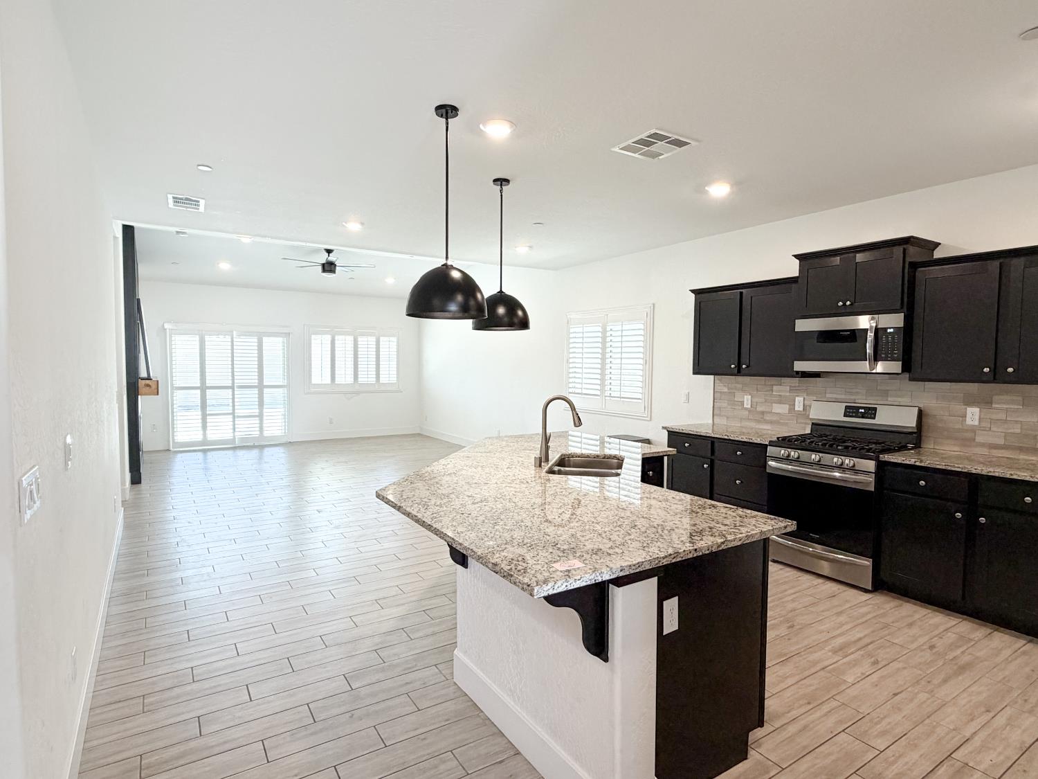 2108 N Mitchell St, Hanford, CA 93230