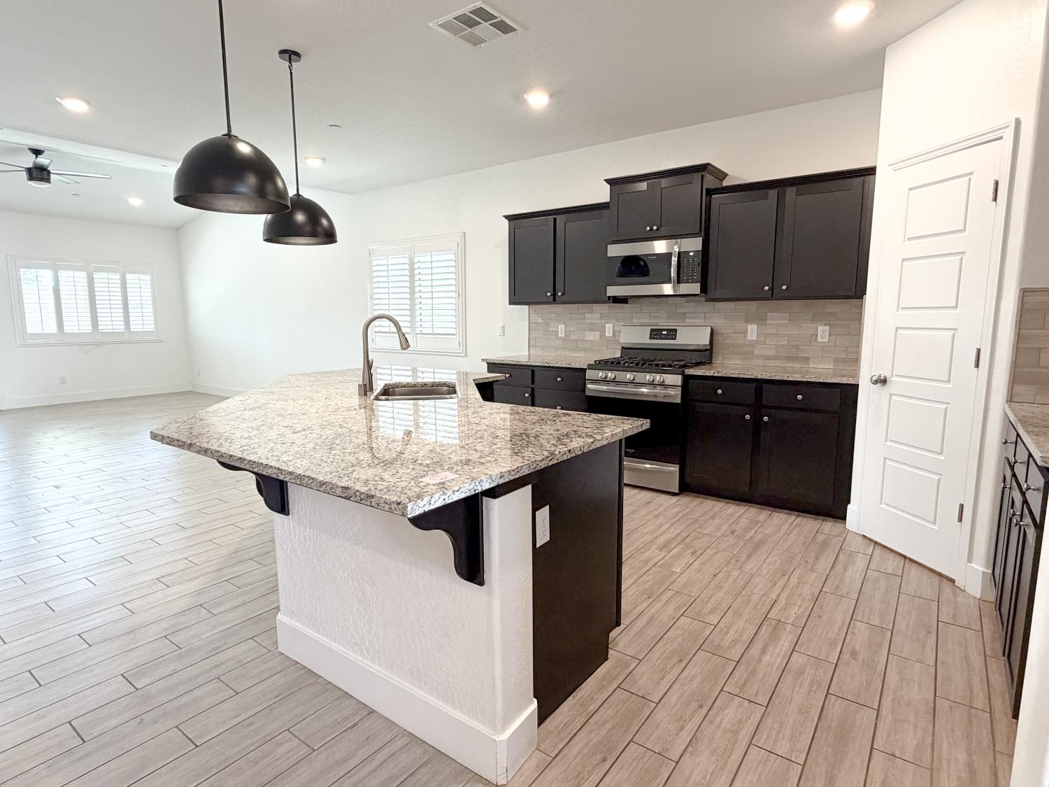2108 N Mitchell St, Hanford, CA 93230