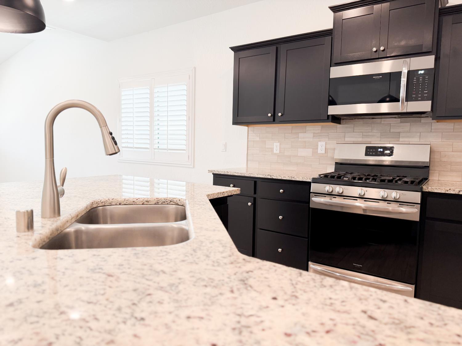 2108 N Mitchell St, Hanford, CA 93230