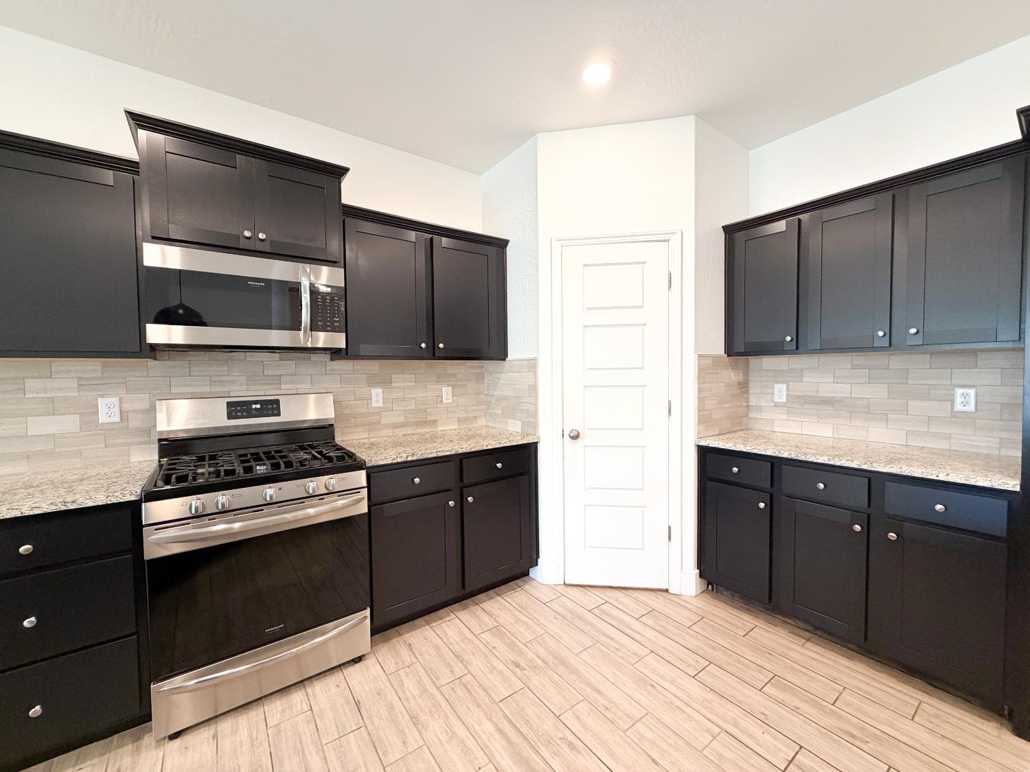 2108 N Mitchell St, Hanford, CA 93230