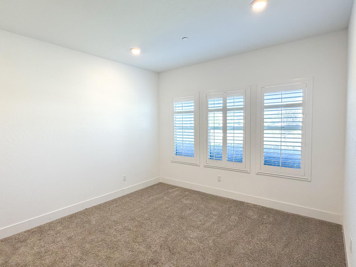 2108 N Mitchell St, Hanford, CA 93230