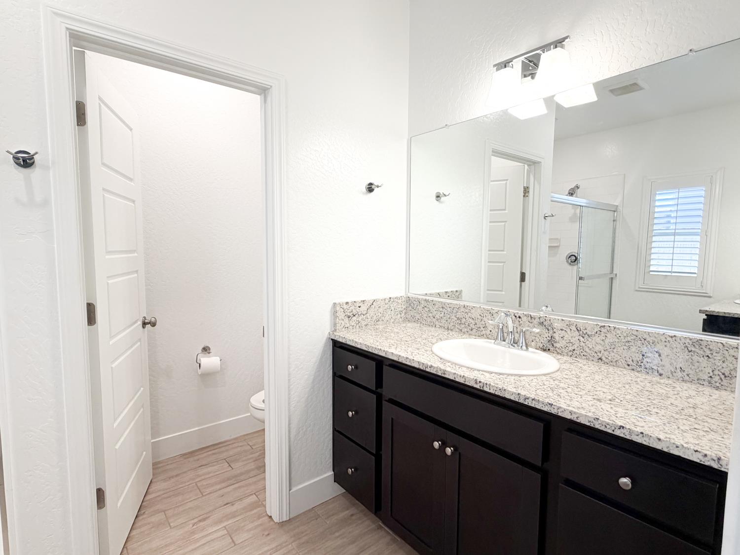 2108 N Mitchell St, Hanford, CA 93230