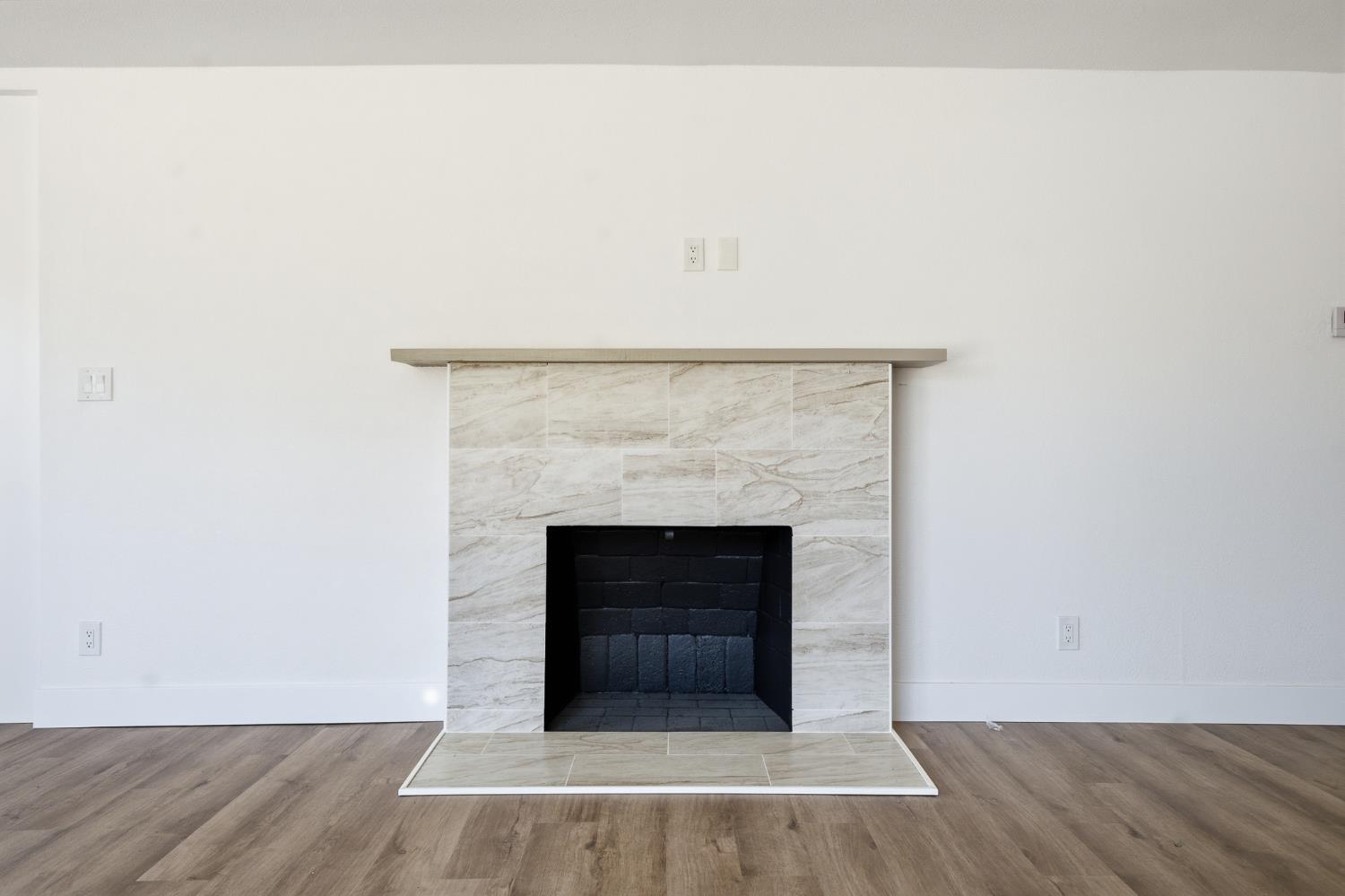 1373 N Esther Way, Fresno, CA 93728