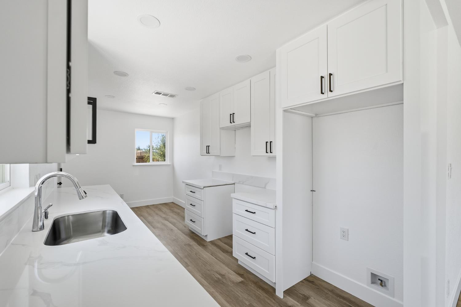 1373 N Esther Way, Fresno, CA 93728