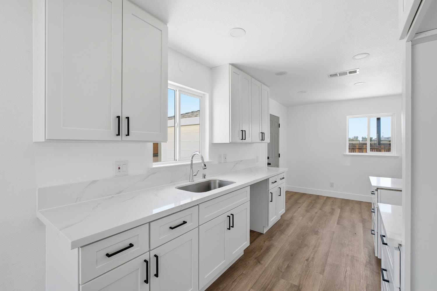 1373 N Esther Way, Fresno, CA 93728