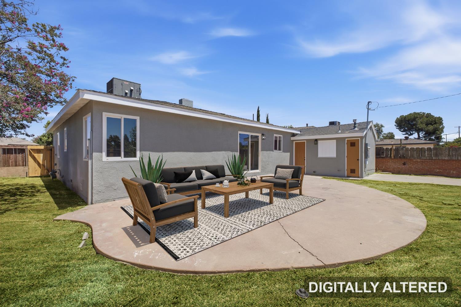 1373 N Esther Way, Fresno, CA 93728