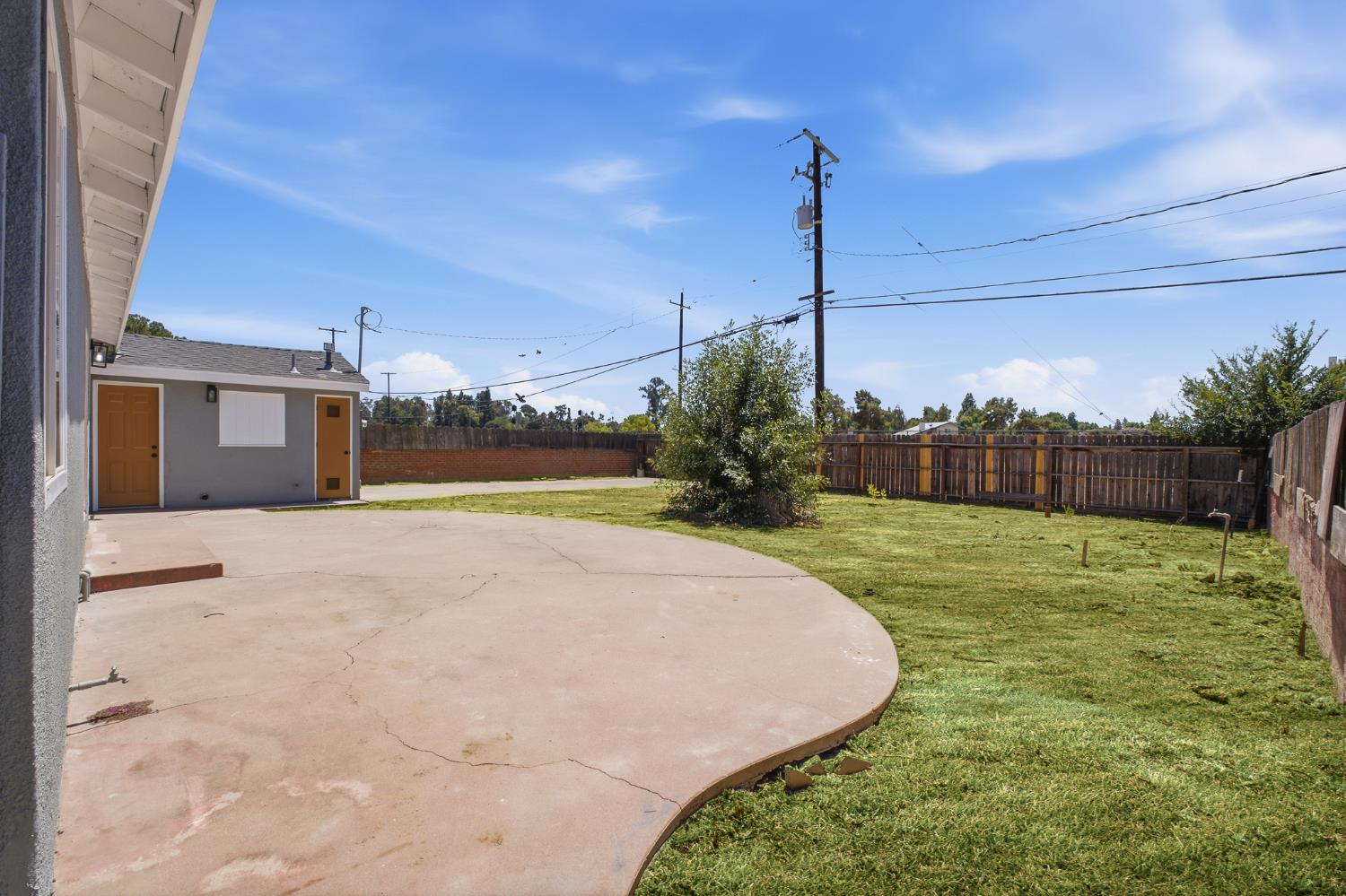 1373 N Esther Way, Fresno, CA 93728