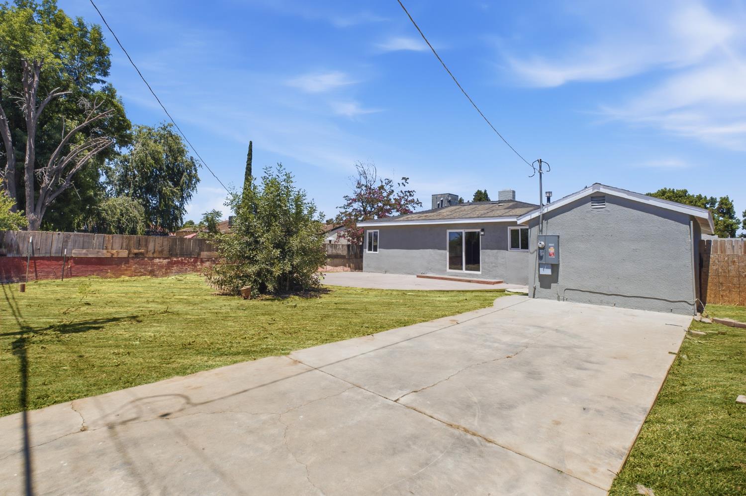 1373 N Esther Way, Fresno, CA 93728