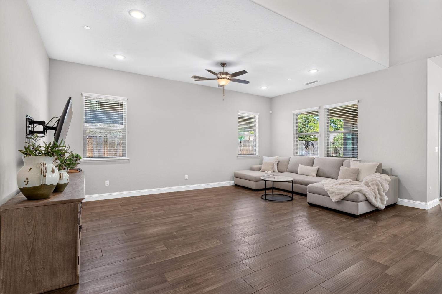 11315 N Via San Toma Dr, Fresno, CA 93730