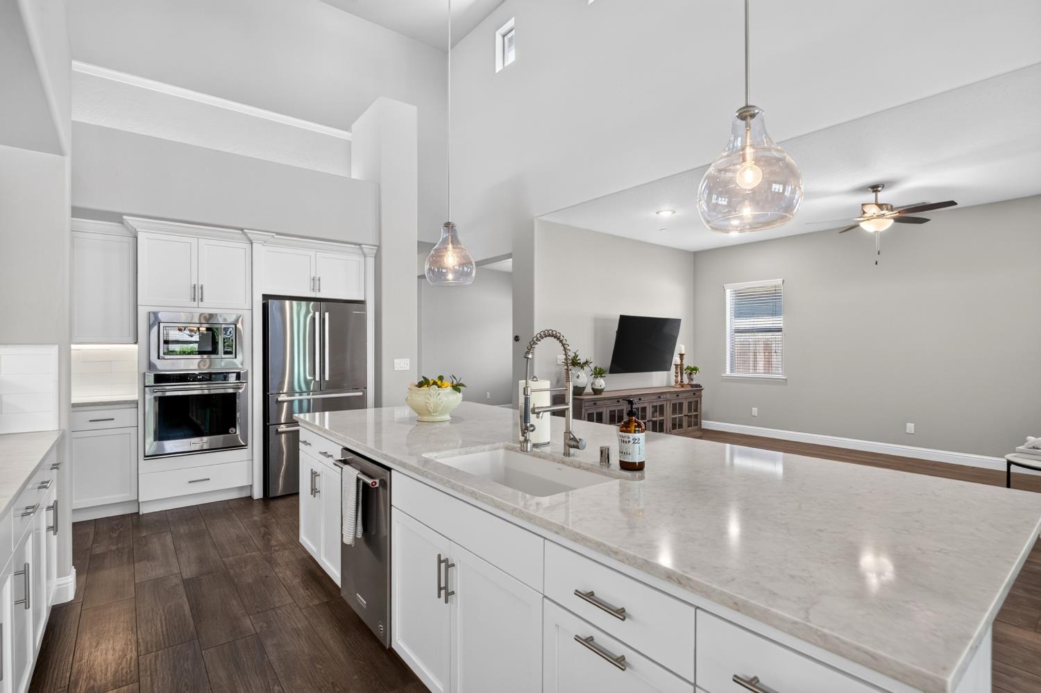 11315 N Via San Toma Dr, Fresno, CA 93730