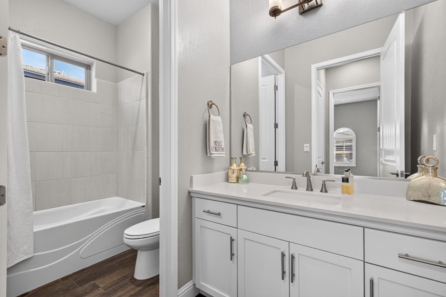11315 N Via San Toma Dr, Fresno, CA 93730