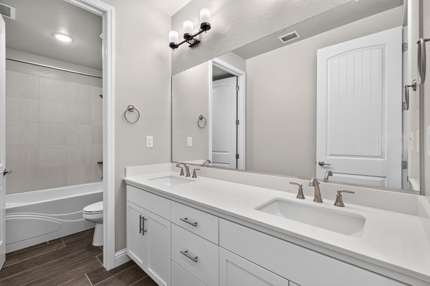 11315 N Via San Toma Dr, Fresno, CA 93730