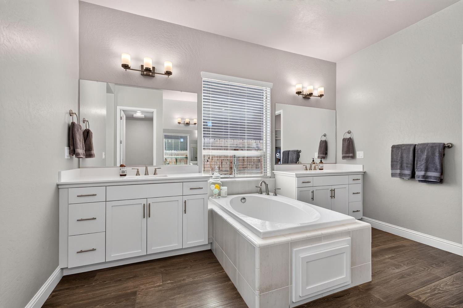 11315 N Via San Toma Dr, Fresno, CA 93730