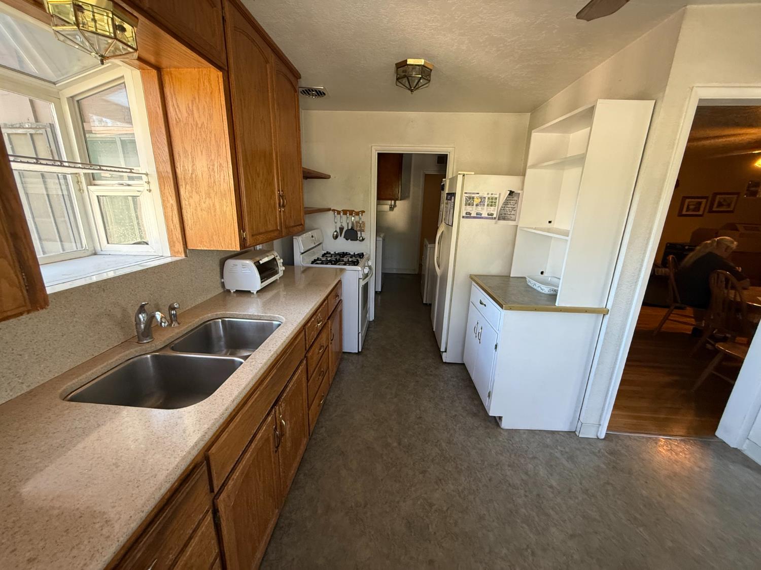 1164 Dewitt, Clovis, CA 93619