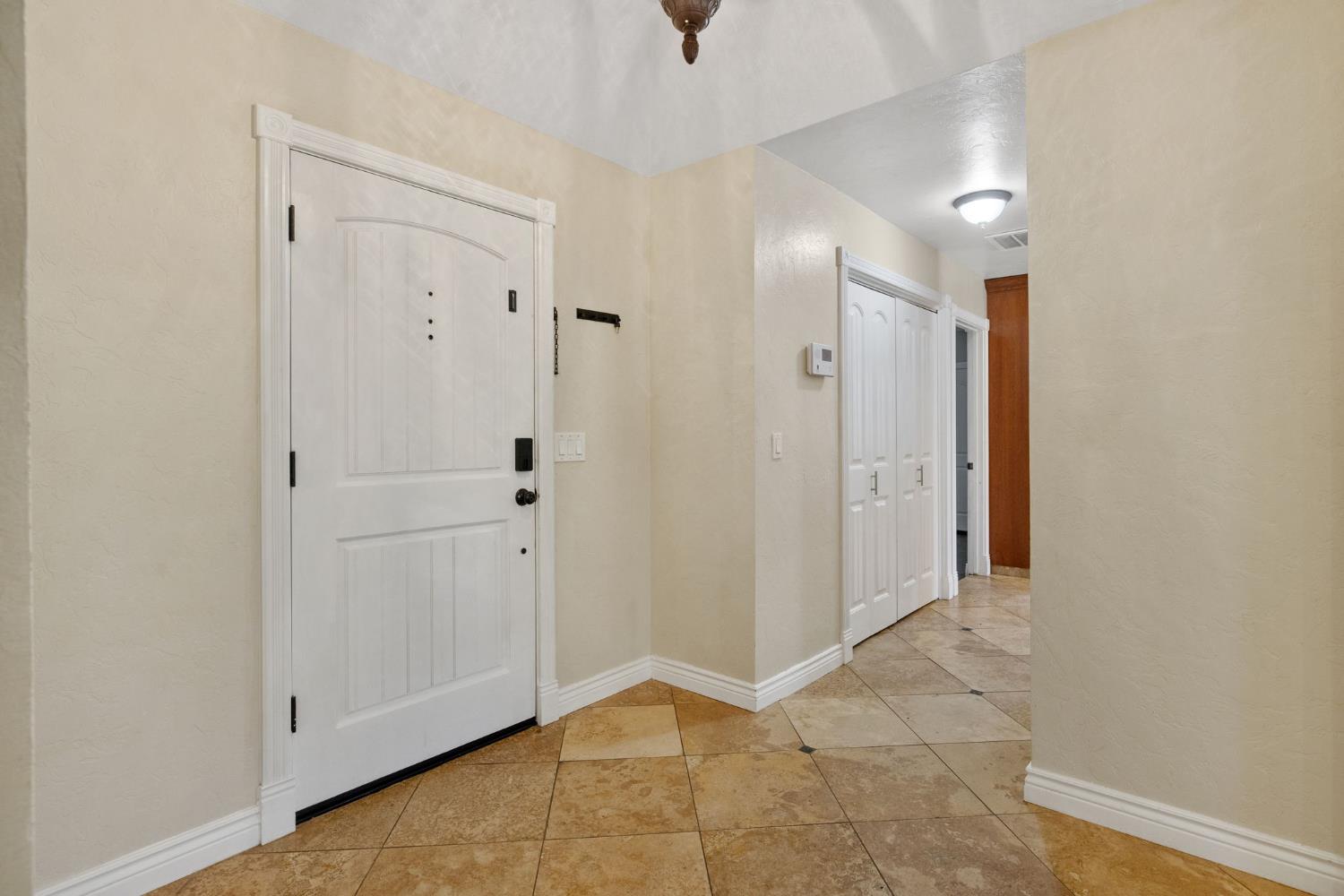 2175 Beechwood Ct, Hanford, CA 93230